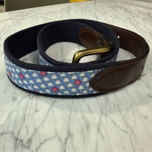 Vineyard Vines men’s canvas club belt, blue/white/pink palm trees, 40.5” long